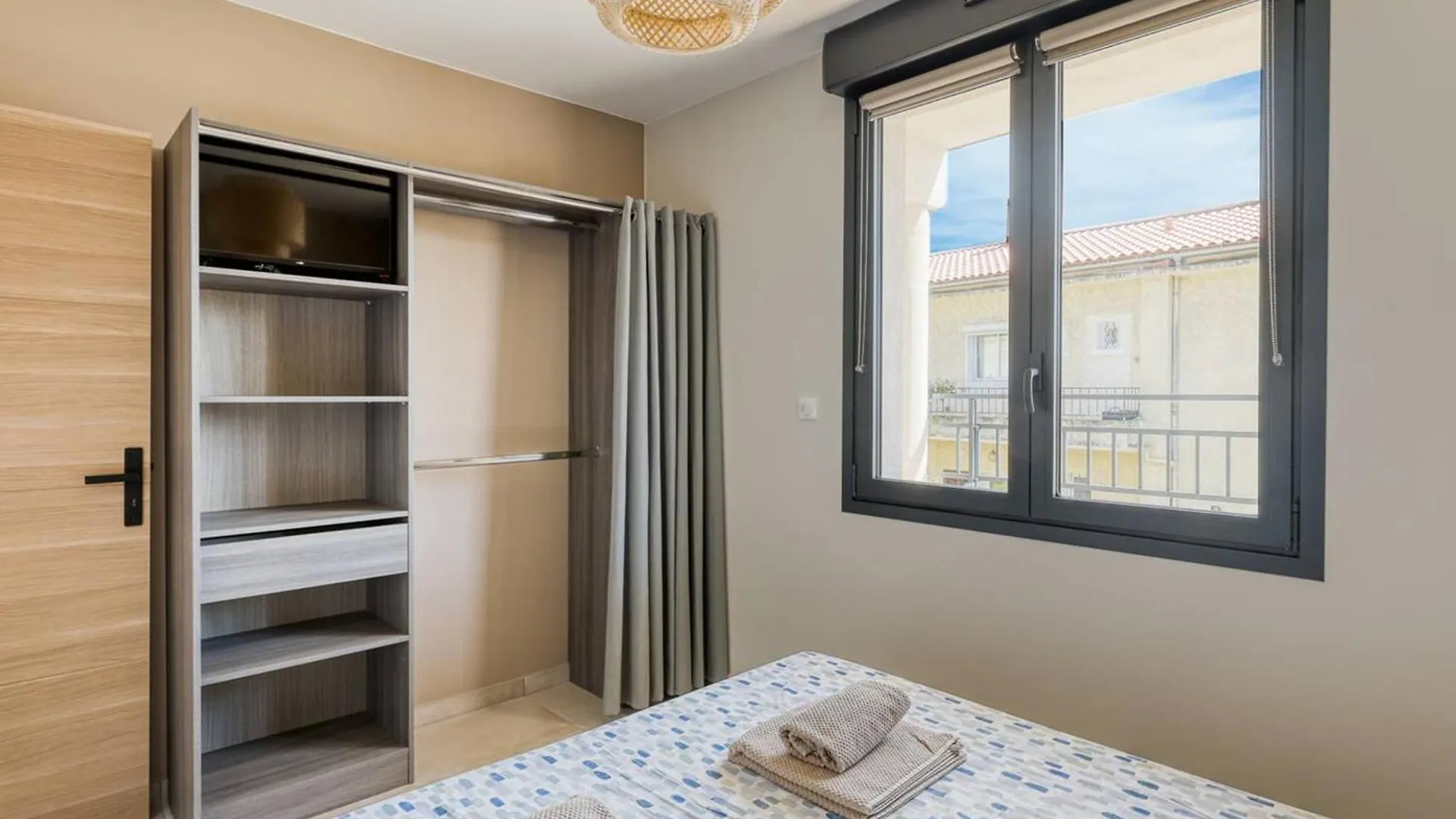 Appartement Moderne Climatise Pres Du Centre-Ville - Fr-1-816-24 Le Lavandou 0*,  France